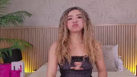 Mia online show from 07.09.26
