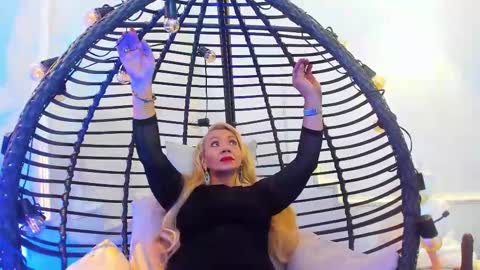 Snapshot of anastasiataylor_ chatting on 02.10.25 Ana 3 online show from 02.10.25