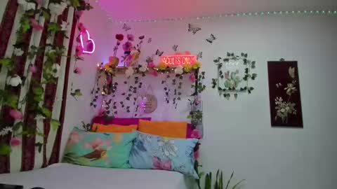 Independent online show from 10.05.25