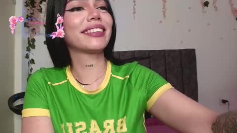 Snapshot of andra_rosse chatting on 05.13.26 Andra de la Rosse online show from 05.13.26