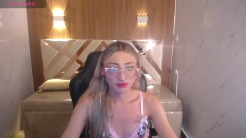 Snapshot of andrea_camila chatting on 03.12.26 Andrea online show from 03.12.26