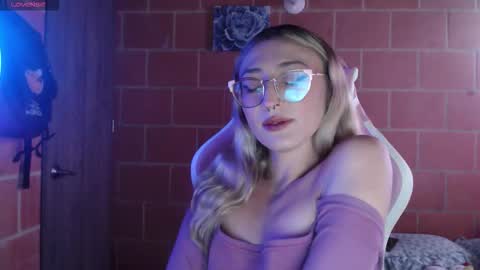 Snapshot of andrea_camila chatting on 03.26.26 Andrea online show from 03.26.26