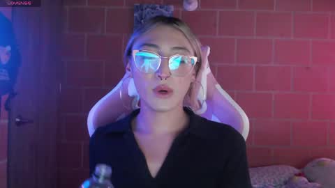 Snapshot of andrea_camila chatting on 04.09.26 Andrea online show from 04.09.26