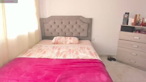 Snapshot of andrea_hillss2 chatting on 02.10.25 ANDREA online show from 02.10.25