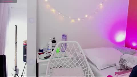 Snapshot of andrea_osorio_ chatting on 10.29.25 Andrea online show from 10.29.25