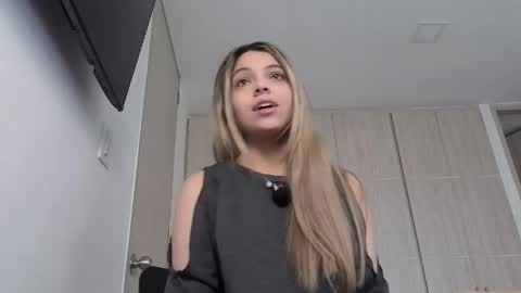 andreau 19 online show from 04.24.26