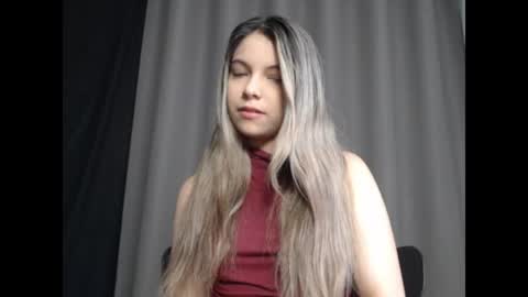 Snapshot of andreau_19 chatting on 06.19.26 andreau 19 online show from 06.19.26