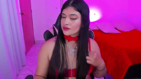 Snapshot of andreeart chatting on 03.08.25 ig online show from 03.08.25