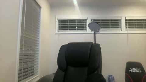 Snapshot of andrenoma427 chatting on 12.18.25 andrenoma427 online show from 12.18.25