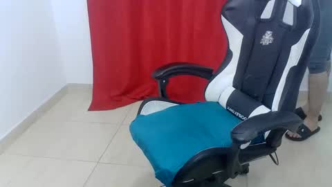 Snapshot of andres180950734 chatting on 09.13.25 andres180950734 online show from 09.13.25