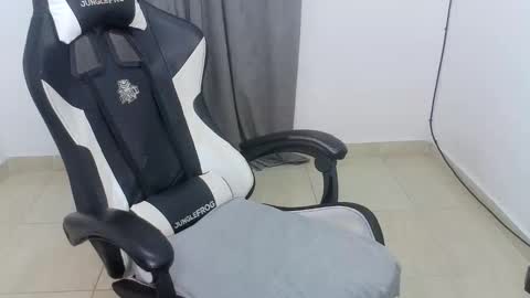 Snapshot of andres180950734 chatting on 10.25.25 andres180950734 online show from 10.25.25