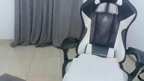 andres180950734 online show from 12.04.25