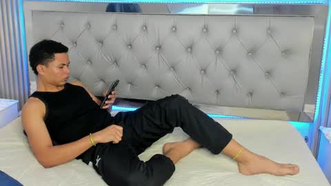 Snapshot of andres1_8 chatting on 04.30.26 IM ANDRES online show from 04.30.26
