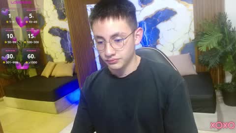 Snapshot of andres_tay chatting on 04.10.26 andres_tay online show from 04.10.26