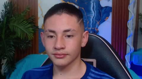 Snapshot of andres_tay chatting on 04.25.26 andres_tay online show from 04.25.26