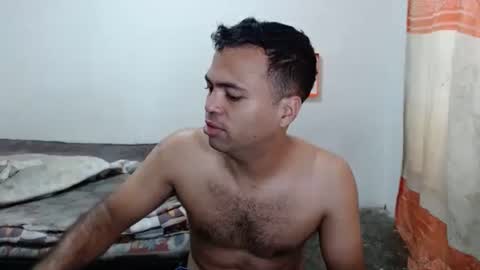 Snapshot of andresfern chatting on 11.08.25 ANDRES online show from 11.08.25