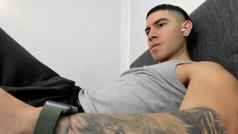 Snapshot of andresjuan92 chatting on 09.13.25 onlyfanscallmegotter online show from 09.13.25