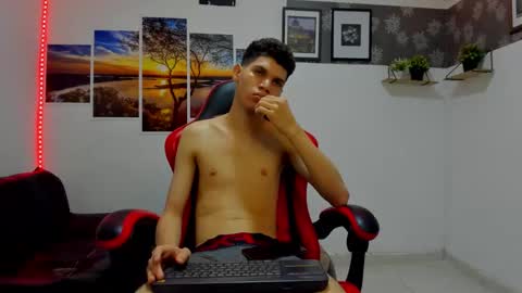 Snapshot of andrew_2811 chatting on 10.15.25 andrew_2811 online show from 10.15.25