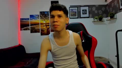 Snapshot of andrew_2811 chatting on 11.08.25 andrew_2811 online show from 11.08.25