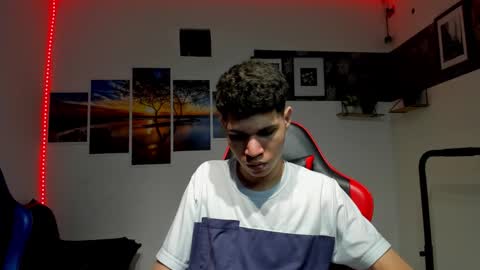 Snapshot of andrew_2811 chatting on 11.12.25 andrew_2811 online show from 11.12.25