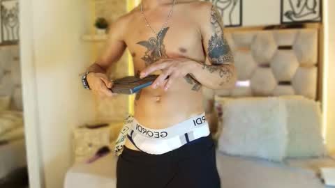 Snapshot of andrew_haalls chatting on 11.26.25 andrew_haalls online show from 11.26.25