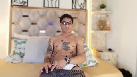 Snapshot of andrew_haalls chatting on 11.29.25 andrew_haalls online show from 11.29.25