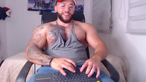 Snapshot of andrew_holden__ chatting on 09.23.25 andrew_holden__ online show from 09.23.25