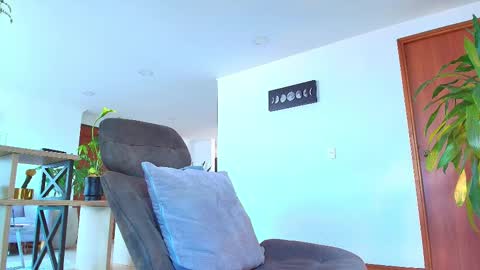 Snapshot of andrew_west_ chatting on 10.05.25 ANDREW WEST online show from 10.05.25