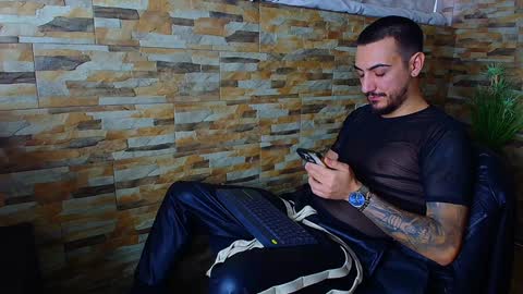 Snapshot of andrewbanner chatting on 01.04.25 MasterRomania online show from 01.04.25