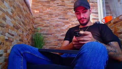 Snapshot of andrewbanner chatting on 01.08.25 MasterRomania online show from 01.08.25