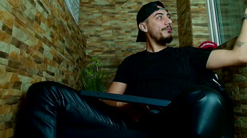 Snapshot of andrewbanner chatting on 01.26.25 MasterRomania online show from 01.26.25