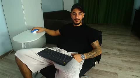 Snapshot of andrewbanner chatting on 09.30.25 MasterRomania online show from 09.30.25