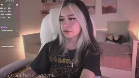 Victoria Senz  online show from 10.27.25