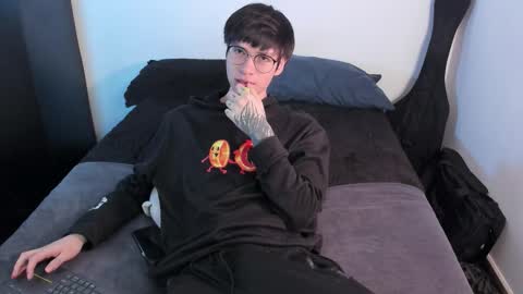 Snapshot of andy_bankai chatting on 02.12.26 twx Andy twink3 online show from 02.12.26