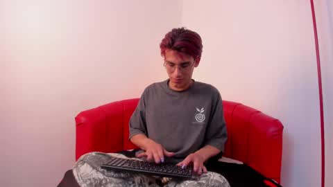 Snapshot of andy_dluxe chatting on 05.11.26 andy_dluxe online show from 05.11.26