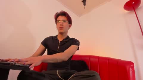 Snapshot of andy_dluxe chatting on 05.12.26 andy_dluxe online show from 05.12.26