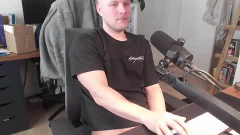 Snapshot of andycandy1994 chatting on 02.04.26 andycandy1994 online show from 02.04.26