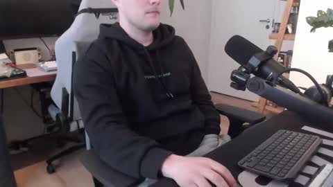 Snapshot of andycandy1994 chatting on 02.27.26 andycandy1994 online show from 02.27.26