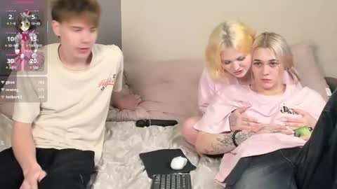 Snapshot of andyjey_ chatting on 10.05.25 Mandy and Andy online show from 10.05.25