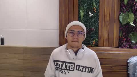 Snapshot of andyjoy_ chatting on 11.06.25 Andy Joy online show from 11.06.25