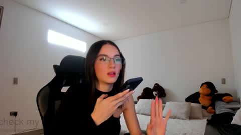 Snapshot of anelisse_ chatting on 02.20.25 online show from 02.20.25