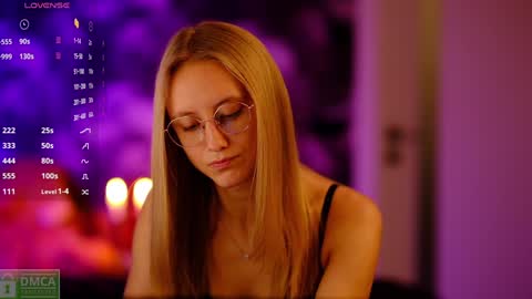 Snapshot of angeellina chatting on 12.28.24 angeellina online show from 12.28.24