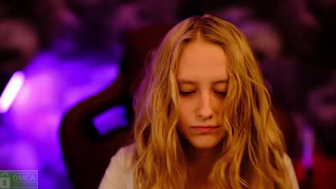 Snapshot of angeellina chatting on 01.01.25 angeellina online show from 01.01.25