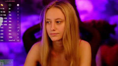 Snapshot of angeellina chatting on 01.04.25 angeellina online show from 01.04.25