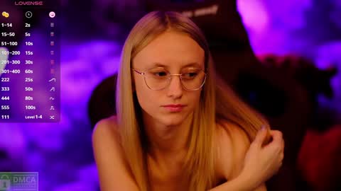 Snapshot of angeellina chatting on 01.04.25 angeellina online show from 01.04.25