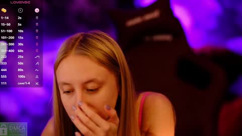 Snapshot of angeellina chatting on 01.05.25 angeellina online show from 01.05.25