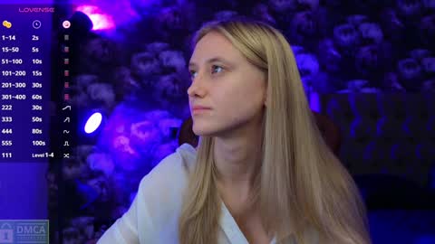 Snapshot of angeellina chatting on 01.12.25 angeellina online show from 01.12.25