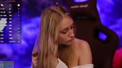 Snapshot of angeellina chatting on 01.15.25 angeellina online show from 01.15.25