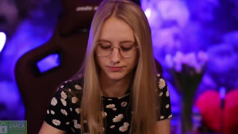 Snapshot of angeellina chatting on 01.19.25 angeellina online show from 01.19.25