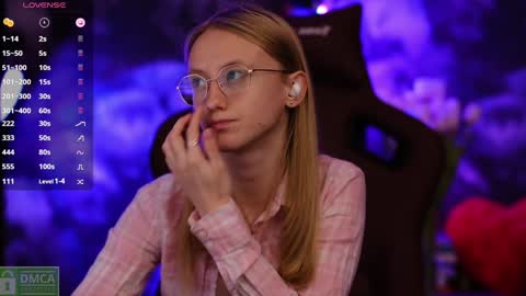 Snapshot of angeellina chatting on 01.22.25 angeellina online show from 01.22.25